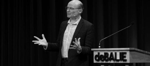 Met de bus naar Peter Adriaenssens in Maarkedal © Bib Brakel